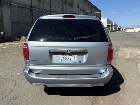 Used 2006 Chrysler Town & Country Touring image 21