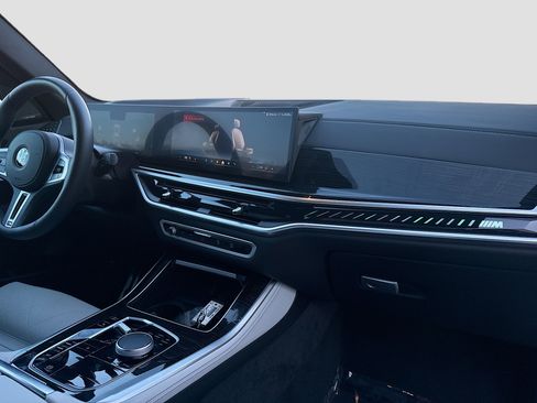 Used 2025 BMW X5 M60i w/ Climate Comfort Package image 34