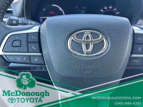 Used 2023 Toyota Sienna XLE FWD image 23