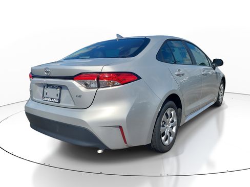 Used 2025 Toyota Corolla LE FWD image 4