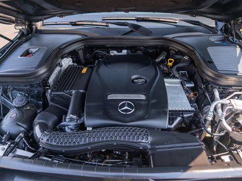 Used 2018 Mercedes-Benz GLC 300 4MATIC image 27