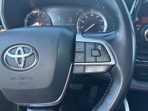 Used 2022 Toyota Highlander XSE image 28