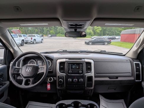 Used 2020 RAM 1500 Classic SLT AWD/4WD image 18
