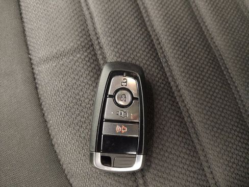 Used 2019 Ford Fusion SE image 32