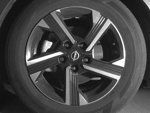 Used 2025 Nissan Sentra SV FWD image 12