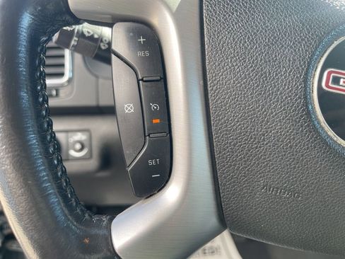 Used 2011 GMC Acadia SLE image 28