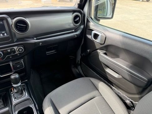 Used 2022 Jeep Gladiator Sport AWD/4WD image 18
