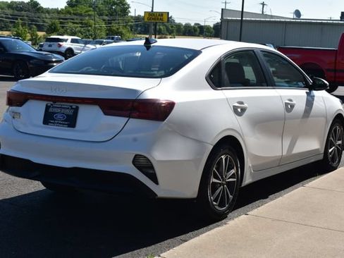 Used 2024 Kia Forte LXS FWD image 8