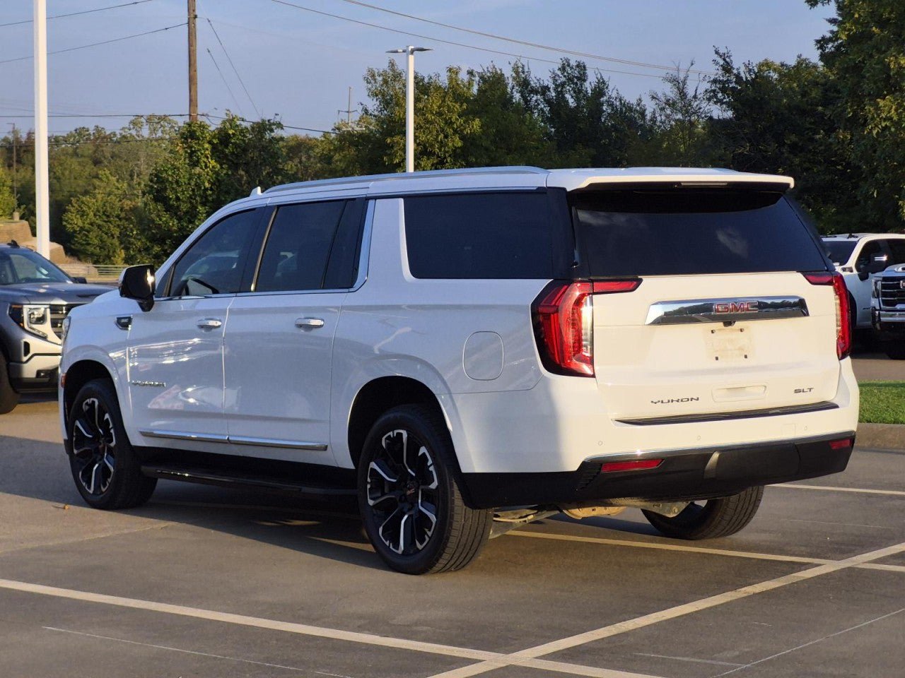 Certified 2022 GMC Yukon XL SLT w/ SLT Premium Package RWD image 5