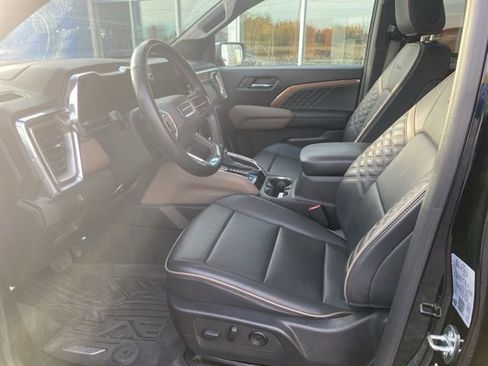 Used 2023 GMC Canyon Denali w/ Denali Black Edition image 8