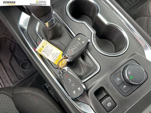 Used 2023 Chevrolet Traverse LT image 21