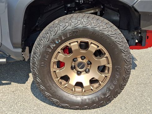 Used 2024 Toyota Tacoma 4x4 Double Cab Hybrid image 8