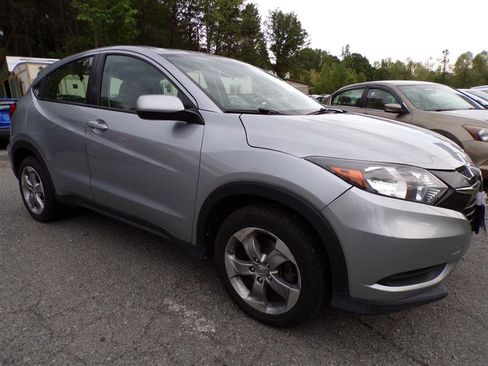 Used 2018 Honda HR-V LX image 4