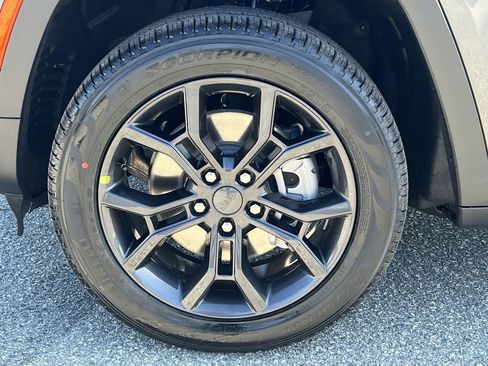 New 2025 Jeep Grand Cherokee L Limited AWD/4WD image 33
