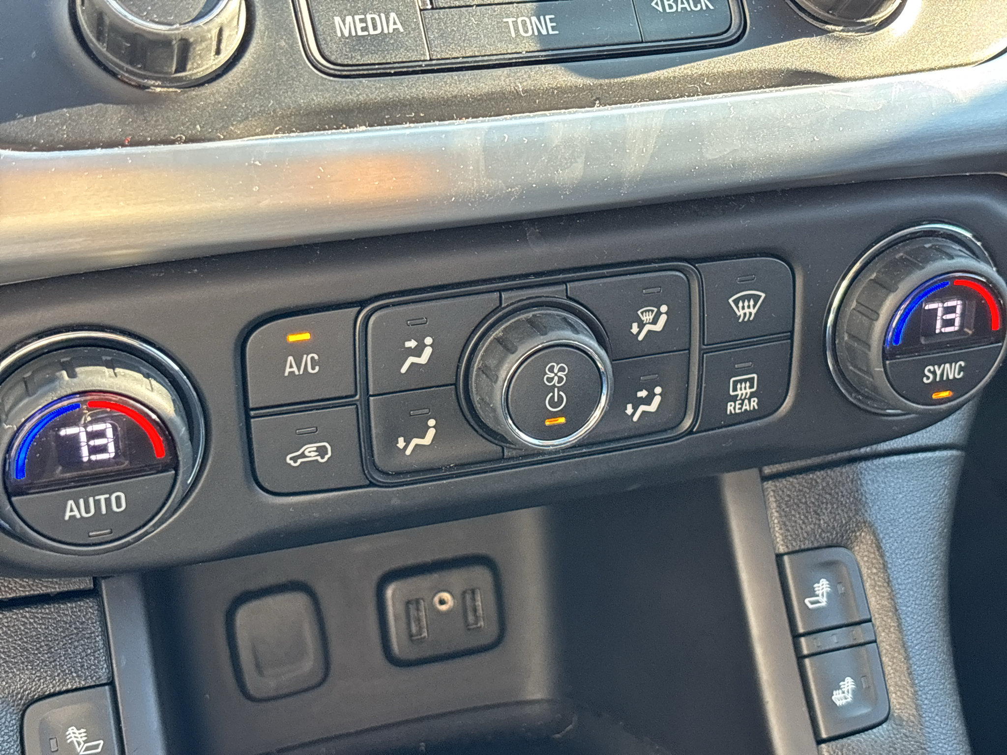 Used 2018 GMC Acadia SLT FWD image 28