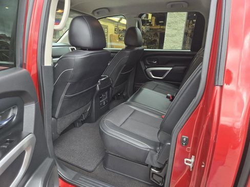 Used 2019 Nissan Titan PRO-4X image 11