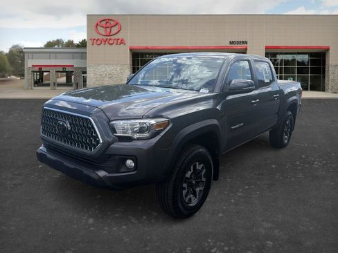 Used 2019 Toyota Tacoma TRD Off-Road w/ Technology Package AWD/4WD image 1
