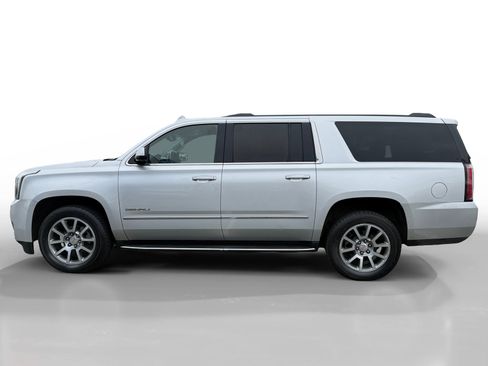 Used 2019 GMC Yukon XL Denali image 2