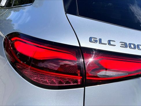 Used 2025 Mercedes-Benz GLC 300 4MATIC image 29