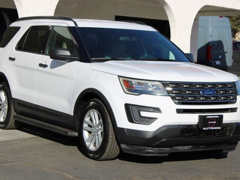 Used 2017 Ford Explorer FWD image 2