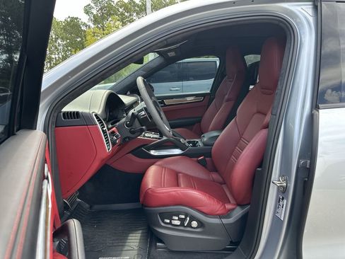 Used 2020 Porsche Cayenne Turbo AWD/4WD image 2