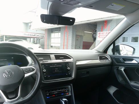Used 2022 Volkswagen Tiguan SE AWD/4WD image 21