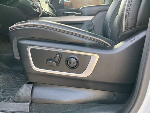 Used 2022 RAM 1500 Laramie AWD/4WD image 13