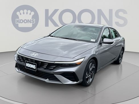 Used 2025 Hyundai Elantra SEL FWD image 5