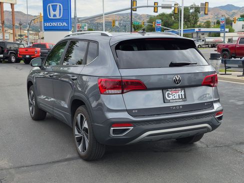 Used 2024 Volkswagen Taos SE w/ Panoramic Sunroof Package AWD/4WD image 8