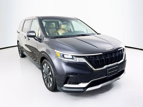 Certified 2024 Kia Carnival EX image 3