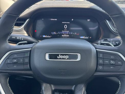 Used 2023 Jeep Grand Cherokee L Limited w/ Black Appearance Package AWD/4WD image 14