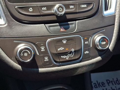 Certified 2018 Chevrolet Malibu LT FWD image 17