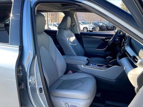 Used 2021 Toyota Highlander Limited image 7