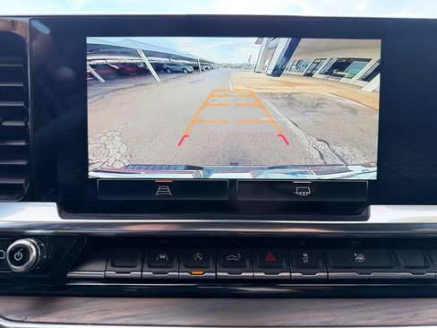 Used 2025 GMC Sierra 1500 SLT RWD image 12