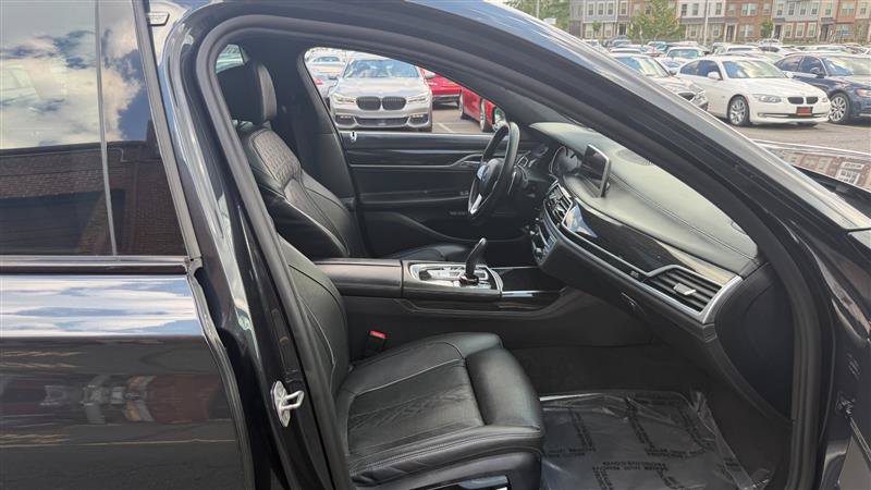 Used 2018 BMW 750i RWD image 13