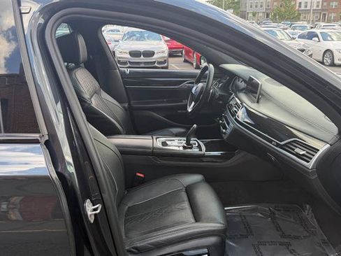 Used 2018 BMW 750i RWD image 13