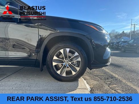 Used 2021 Toyota Highlander XLE image 11