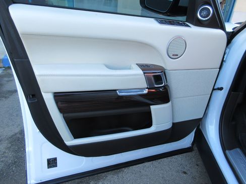 Used 2017 Land Rover Range Rover Supercharged image 5