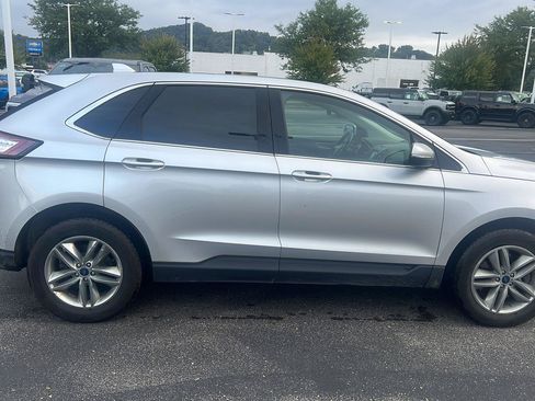 Used 2018 Ford Edge SEL w/ Equipment Group 201A AWD/4WD image 4