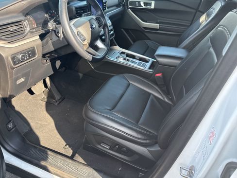 Used 2023 Ford Explorer XLT w/ Equipment Group 202A RWD image 13