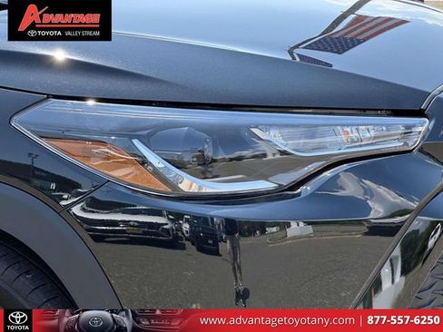 Used 2024 Toyota Corolla Cross AWD Hybrid w/ Moonroof Package image 12