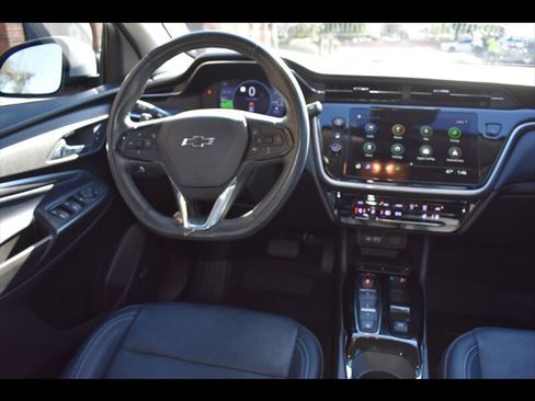 Used 2023 Chevrolet Bolt EUV Premier w/ Sun & Sound Package image 33