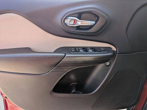 Used 2016 Jeep Cherokee Sport FWD image 11
