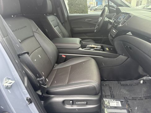 Used 2025 Honda Passport Black Edition image 15
