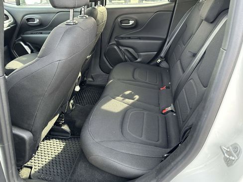 Used 2022 Jeep Renegade Latitude w/ Convenience Group image 12