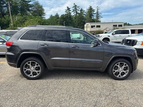 Used 2018 Jeep Grand Cherokee Limited AWD/4WD image 4