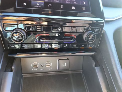 New 2025 Jeep Grand Cherokee Laredo X w/ Luxury Tech Group I image 18