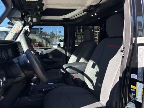Used 2024 Jeep Gladiator Rubicon w/ Convenience Group image 17