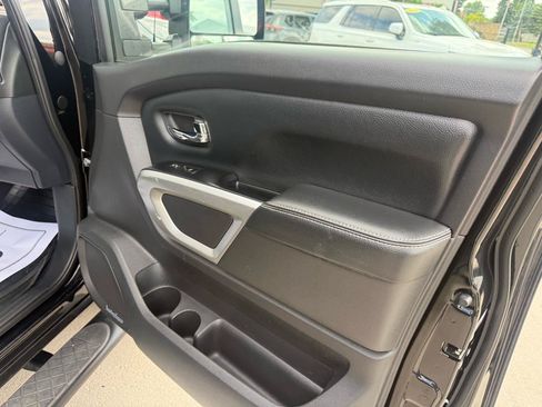 Used 2017 Nissan Titan PRO-4X AWD/4WD image 16