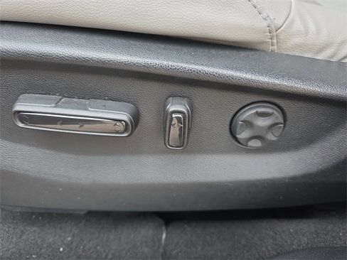 Used 2018 Honda CR-V Touring image 19